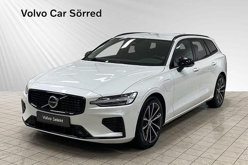 Begagnad Volvo V60 Plus 404 HK (297 kW) 2024 Svart Kombi