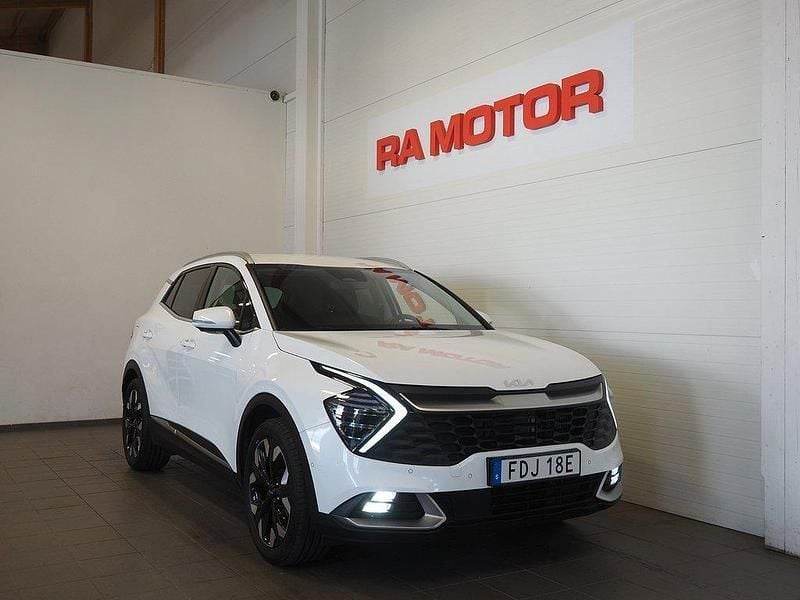 Vit Begagnad 2023 Kia Sportage 2 SUV | 309 900 kr (Bra pris) - Bild 1/3