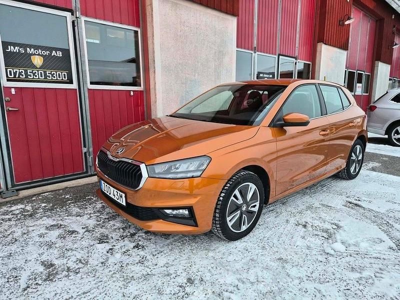 Orange Begagnad 2023 Skoda Fabia Style Halvkombi | 199 900 kr (Marknadspris) - Bild 1/4