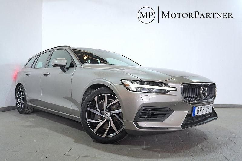 Grå Begagnad 2020 Volvo V60 Momentum Kombi | 239 900 kr (Marknadspris) - Bild 1/4