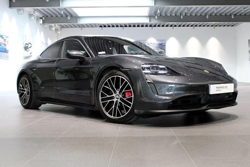 Mörkgrå Begagnad 2020 Porsche Taycan 4S Sedan | 745 000 kr - Bild 1/4