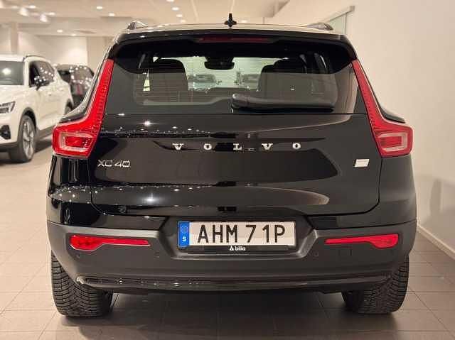 Begagnad Volvo XC40 Core 185 kW (252 HK) 2022 Svart SUV
