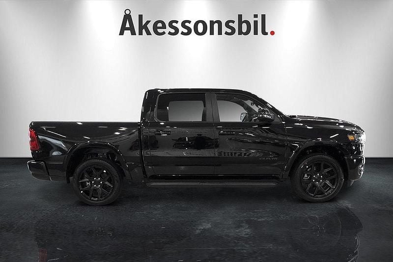 Ny RAM 1500 426 HK (313 kW) 2025 Svart Pickup