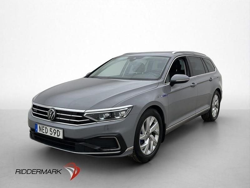 Begagnad VW Passat GTE 218 HK (160 kW) 2023 Grå Kombi