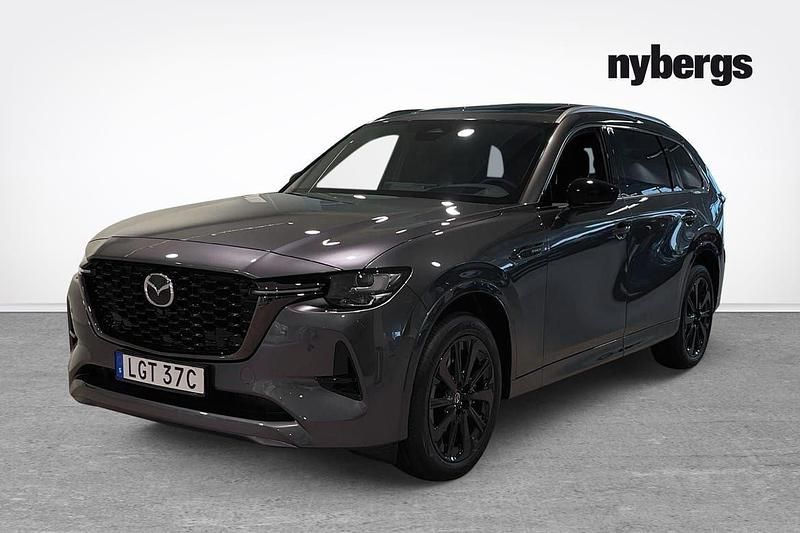 Grå Begagnad 2025 Mazda CX-80 Homura-Line SUV | 599 000 kr (Marknadspris) - Bild 1/4