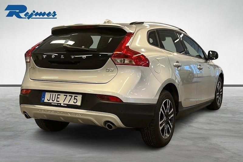 Begagnad Volvo V40 CC Business Edition 150 HK (110 kW) 2018 Bright silver met Kombi