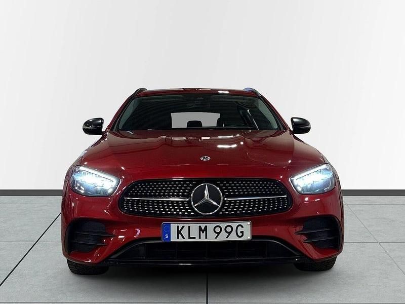 Begagnad Mercedes E300 AMG line 306 HK (225 kW) 2022 Röd