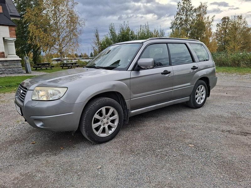 Grå Begagnad 2007 Subaru Forester SUV | 38 500 kr (Marknadspris) - Bild 1/4
