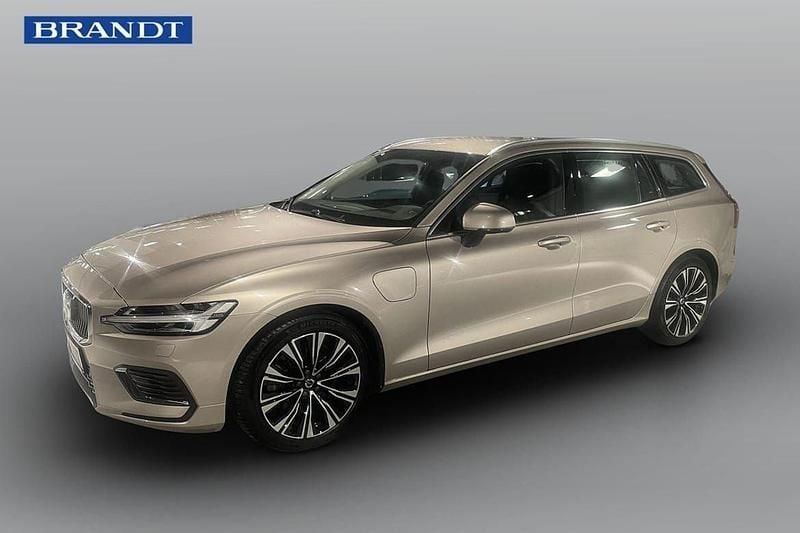 Ljusgrå (grå) Begagnad 2023 Volvo V60 Core Kombi | 399 900 kr (Marknadspris) - Bild 1/4