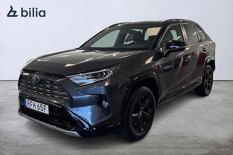 Grå Begagnad 2019 Toyota RAV4 Hybrid Style SUV | 339 900 kr (Marknadspris) - Bild 1/3