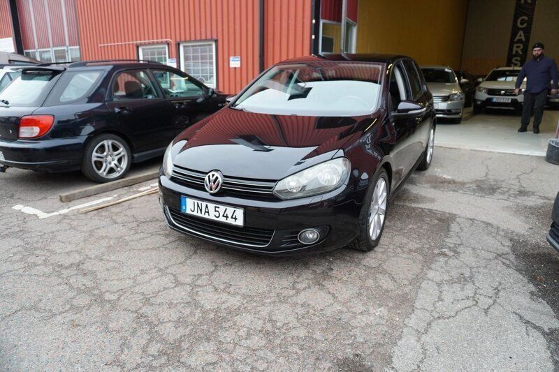 Svart Begagnad 2009 VW Golf VI Halvkombi | 86 900 kr (Lite dyr) - Bild 1/4