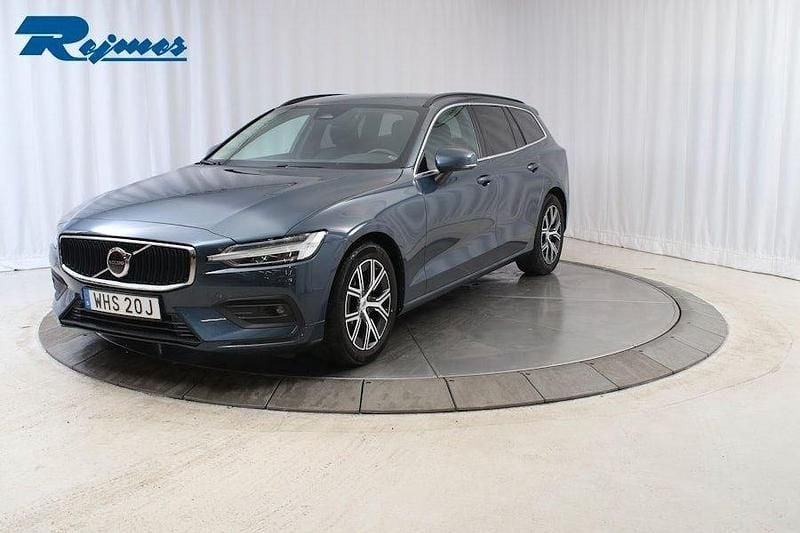 Mörkblå Begagnad 2023 Volvo V60 Core Kombi | 339 900 kr (Bra pris) - Bild 1/4