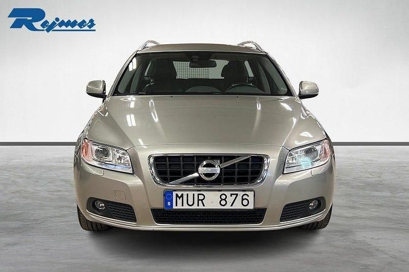 Begagnad Volvo V70 Summum 163 HK (119 kW) 2012 Seashell beige met Kombi