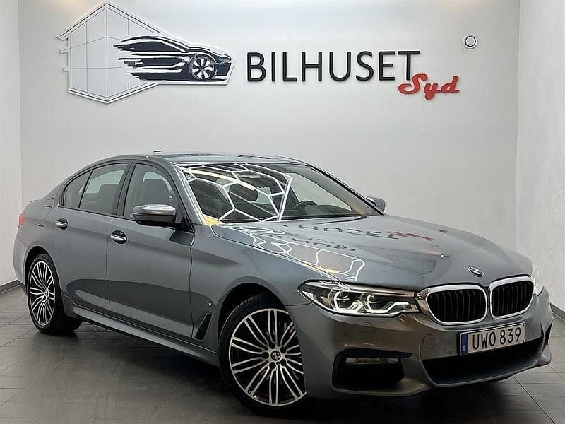 Blå Begagnad 2018 BMW 530e M Sport Sedan | 248 500 kr (Bra pris) - Bild 1/4