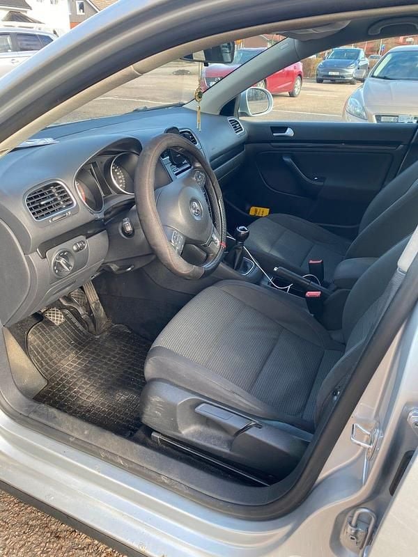 Begagnad VW Golf VI 102 HK (75 kW) 2011 Halvkombi