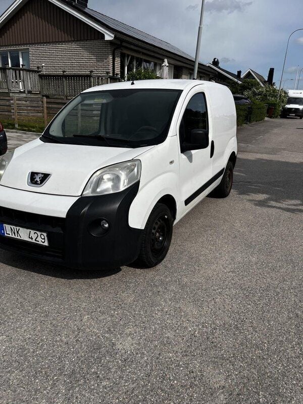 Vit Begagnad 2010 Peugeot Bipper Minibuss | 26 900 kr (Marknadspris) - Bild 1/4