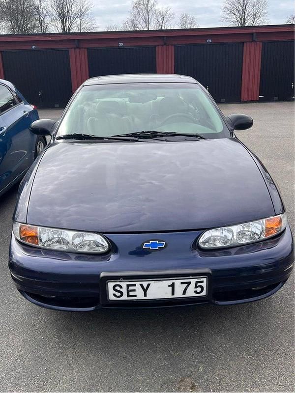 Blå Begagnad 2000 Chevrolet Alero Sedan | 25 000 kr - Bild 1/4