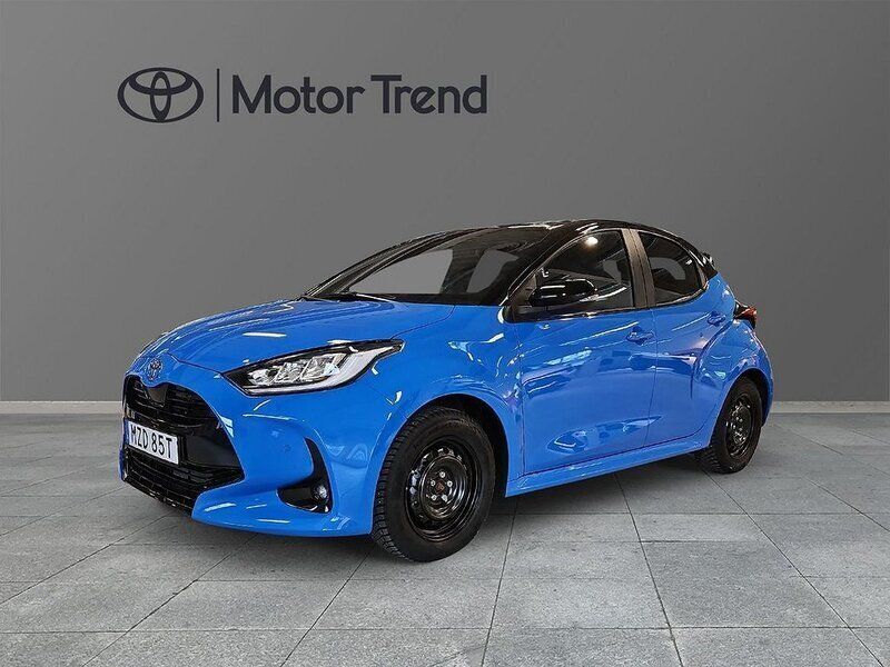 Blå Begagnad 2024 Toyota Yaris Hybrid Edition Halvkombi | 299 900 kr (Dyr) - Bild 1/3