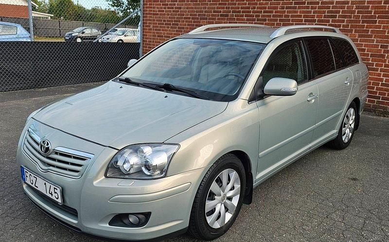 Ljusgrön Begagnad 2007 Toyota Avensis Kombi | 79 900 kr (Dyr) - Bild 1/4