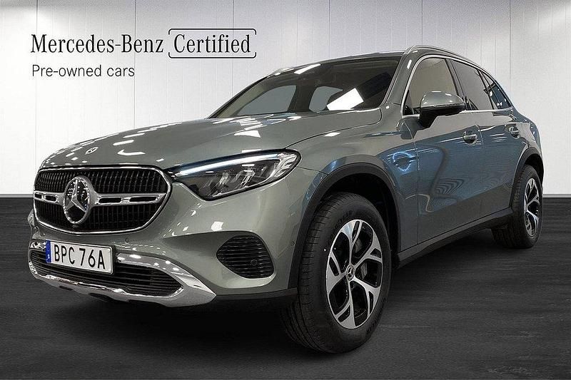 Grön Begagnad 2024 Mercedes GLC300e Avantgarde SUV | 649 000 kr (Lite dyr) - Bild 1/4
