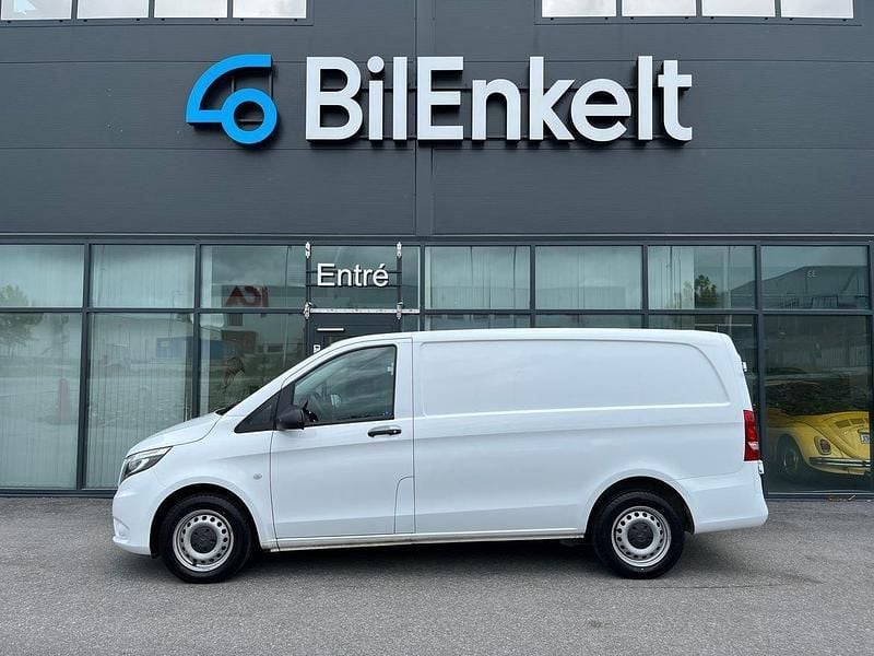 Vit Begagnad 2022 Mercedes Vito Minibuss | 329 900 kr (Superpris) - Bild 1/4