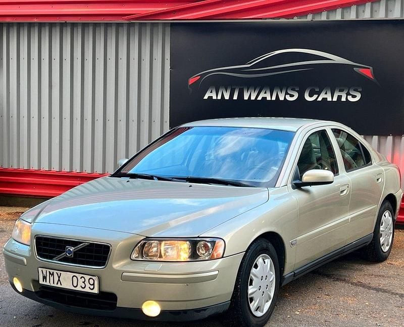 Ljusbrun (brun) Begagnad 2005 Volvo S60 Kinetic Sedan | 16 900 kr (Bra pris) - Bild 1/4