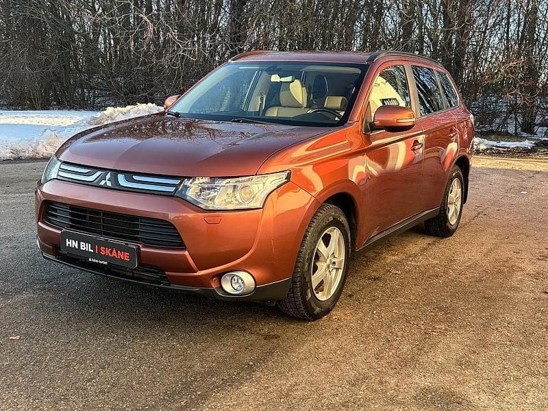 Begagnad Mitsubishi Outlander 150 HK (110 kW) 2013 Brun SUV