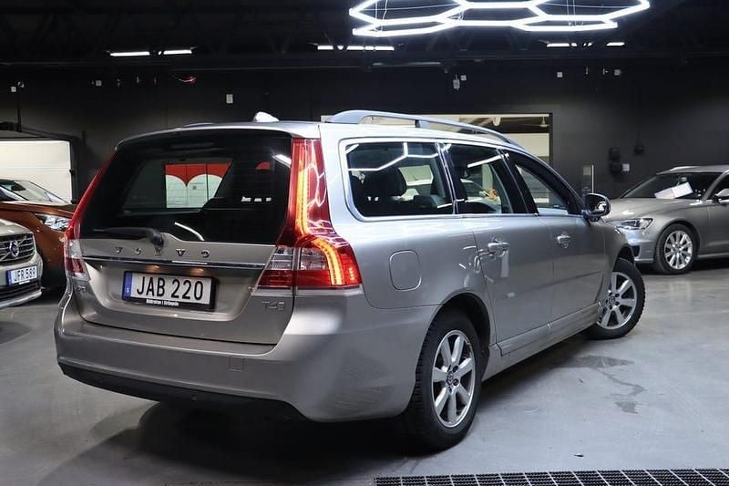 Begagnad Volvo V70 Standard 190 HK (139 kW) 2016 Brun Kombi