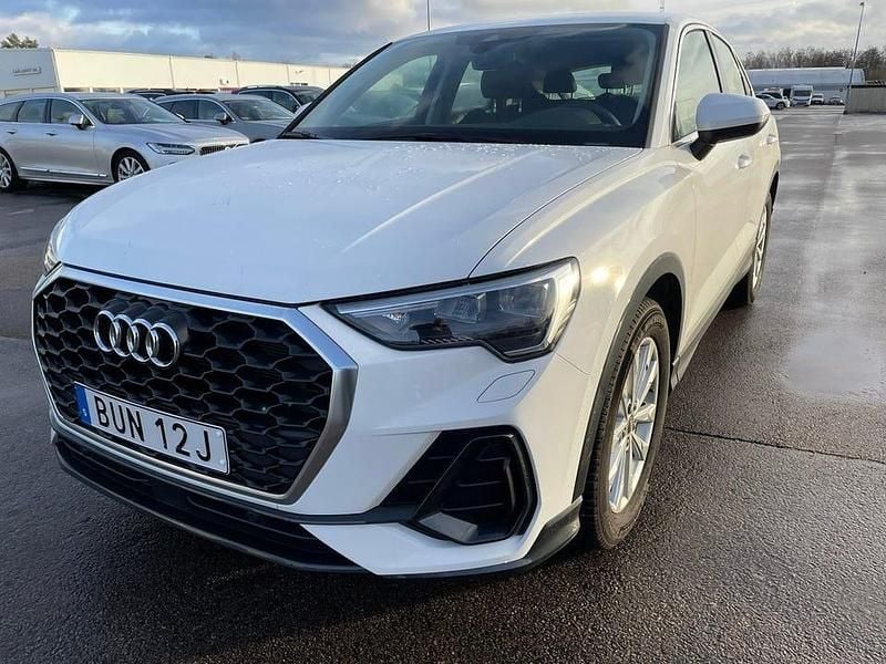 Vit Begagnad 2023 Audi Q3 Sportback Proline SUV | 375 000 kr (Marknadspris) - Bild 1/2