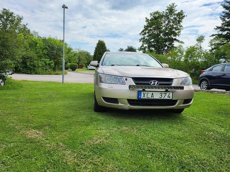 Brun Begagnad 2006 Hyundai Sonata Sedan | 20 000 kr (Superpris) - Bild 1/4