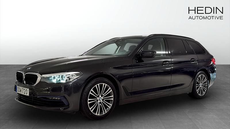 Grå (grey) Begagnad 2018 BMW 520 Kombi | 250 000 kr (Marknadspris) - Bild 1/4