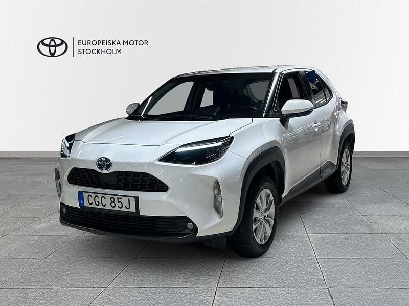 Vit Begagnad 2022 Toyota Yaris Cross Active SUV | 259 900 kr (Marknadspris) - Bild 1/4
