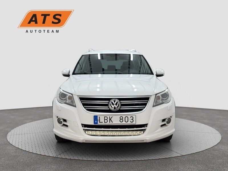 Vit Begagnad 2010 VW Tiguan Sportline SUV | 69 900 kr (Lite dyr) - Bild 1/4
