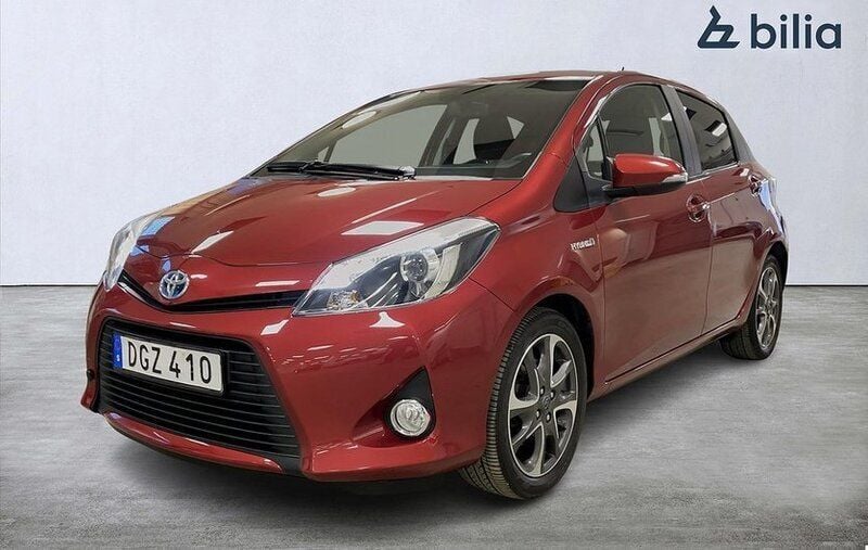 Begagnad Toyota Yaris Hybrid Edition 101 HK (74 kW) 2014 Röd Halvkombi