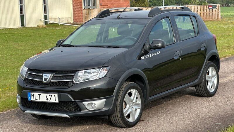 Svart Begagnad 2013 Dacia Sandero Stepway Halvkombi | 79 900 kr (Lite dyr) - Bild 1/4
