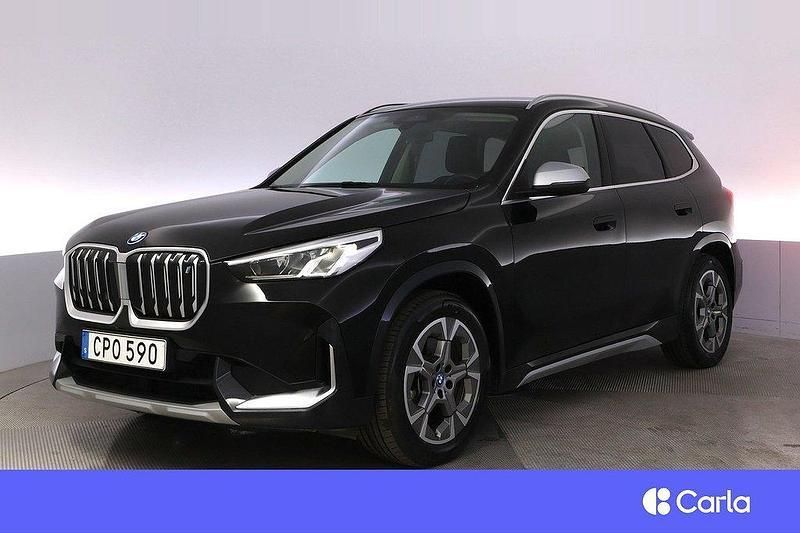 Svart Begagnad 2023 BMW iX1 xLine SUV | 434 900 kr (Bra pris) - Bild 1/4