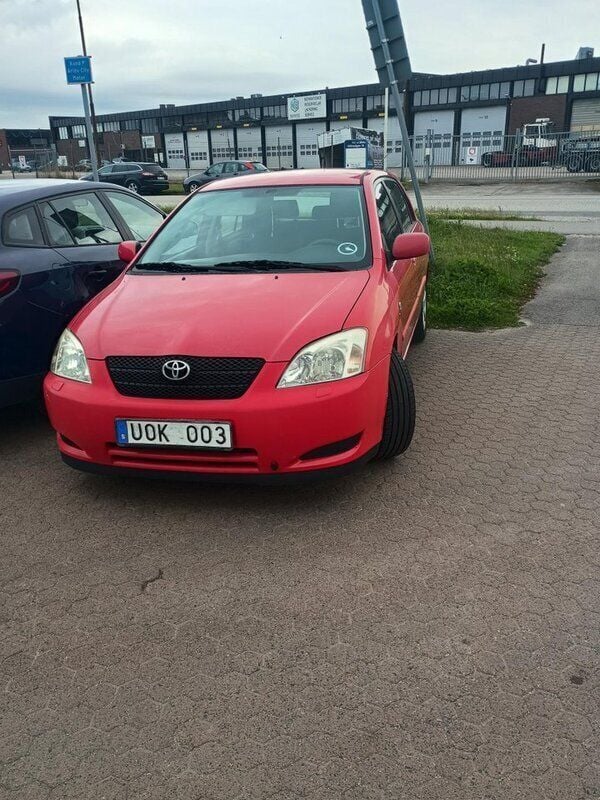 Röd Begagnad 2004 Toyota Corolla Halvkombi | 19 900 kr (Bra pris) - Bild 1/4