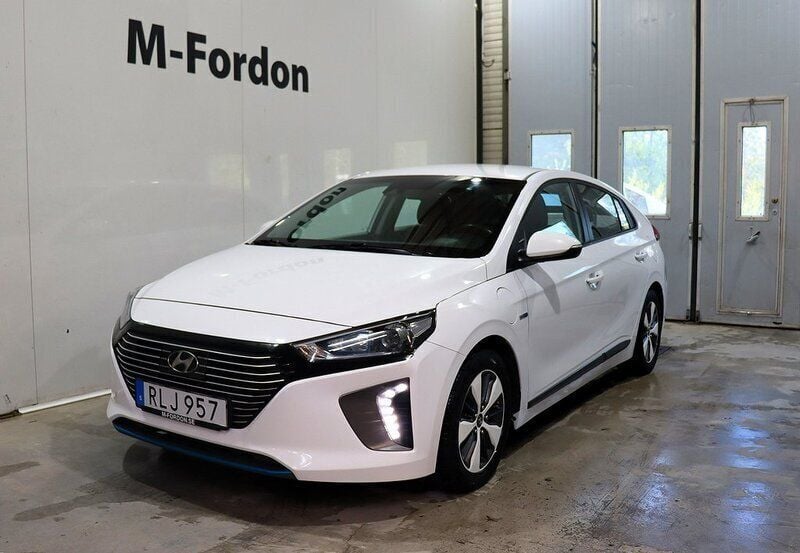 Vit Begagnad 2017 Hyundai Ioniq Comfort Sedan | 139 900 kr (Superpris) - Bild 1/4