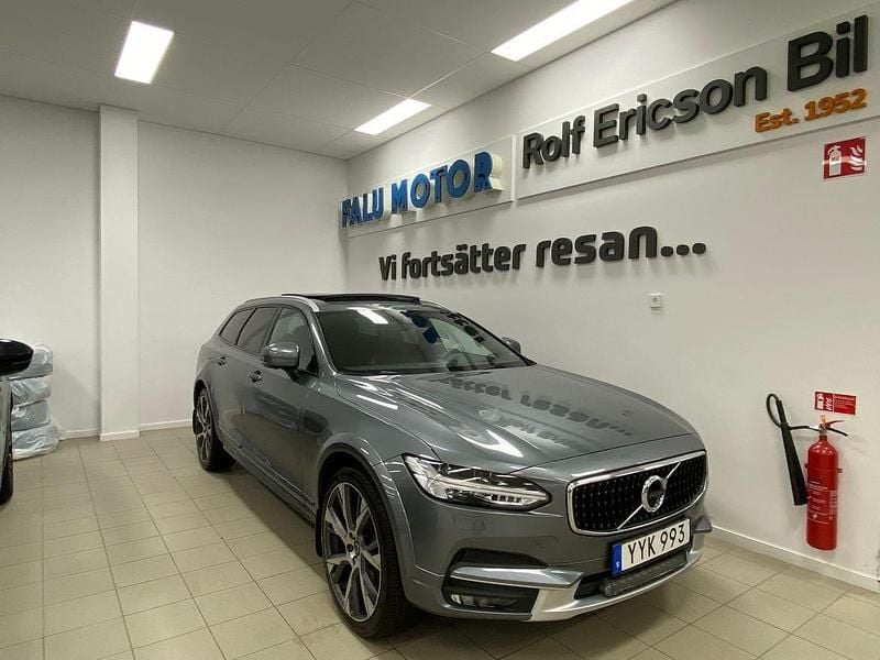 Grå Begagnad 2019 Volvo V90 CC Pro Kombi | 339 500 kr (Marknadspris) - Bild 1/4