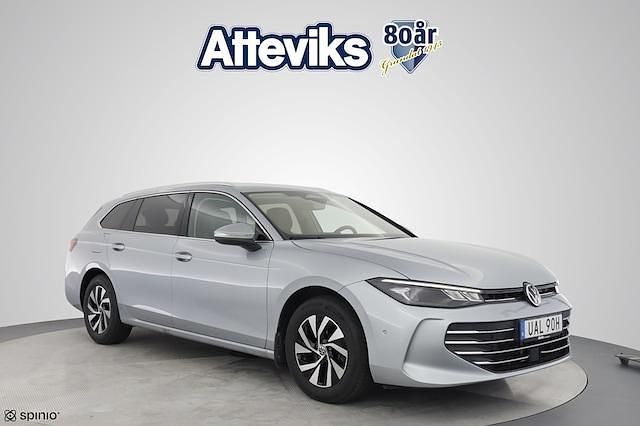 Silver Begagnad 2024 VW Passat Business Kombi | 344 900 kr (Marknadspris) - Bild 1/4