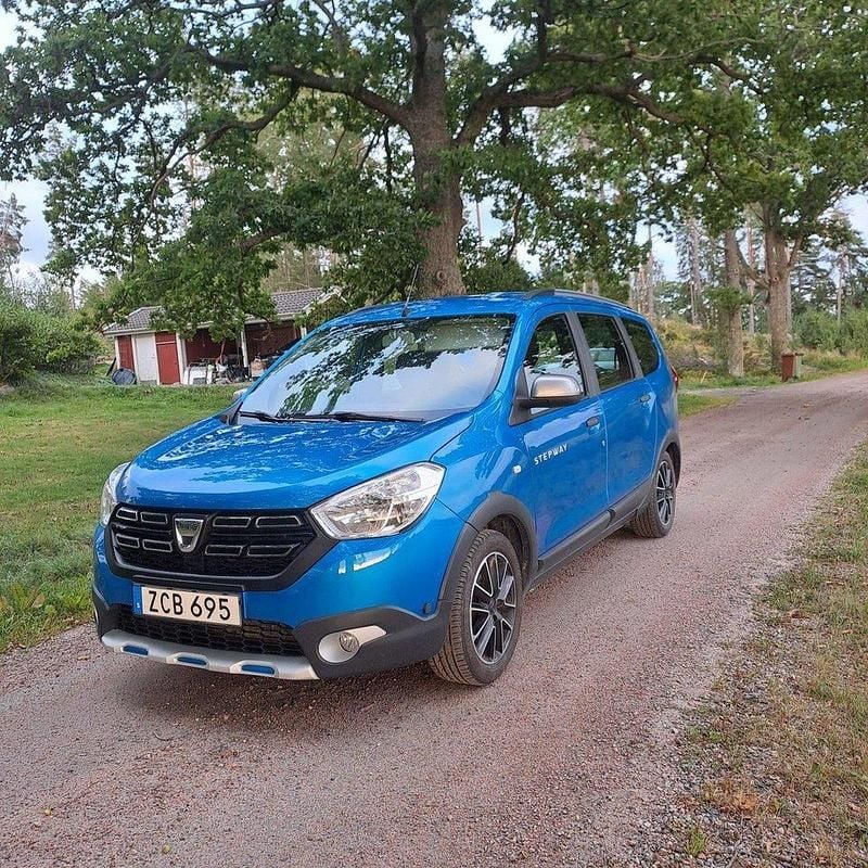 Blå Begagnad 2018 Dacia Lodgy Stepway Minibuss | 90 000 kr (Marknadspris) - Bild 1/4