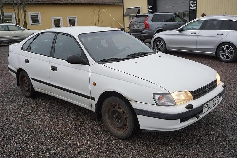 Vit Begagnad 1994 Toyota Carina Halvkombi | 14 900 kr - Bild 1/4