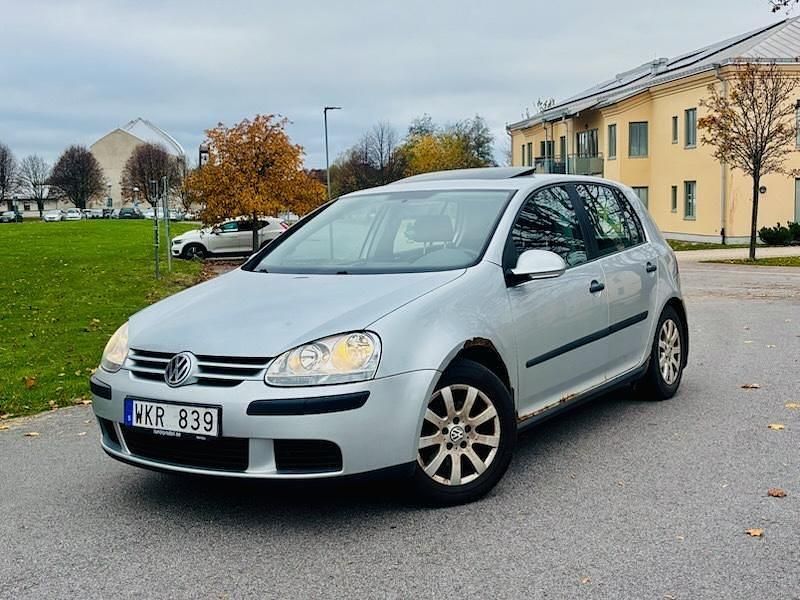 Silver Begagnad 2007 VW Golf V Halvkombi | 14 900 kr (Bra pris) - Bild 1/4