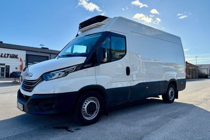 Vit Begagnad 2023 Iveco Daily Van | 479 900 kr (Lite dyr) - Bild 1/4