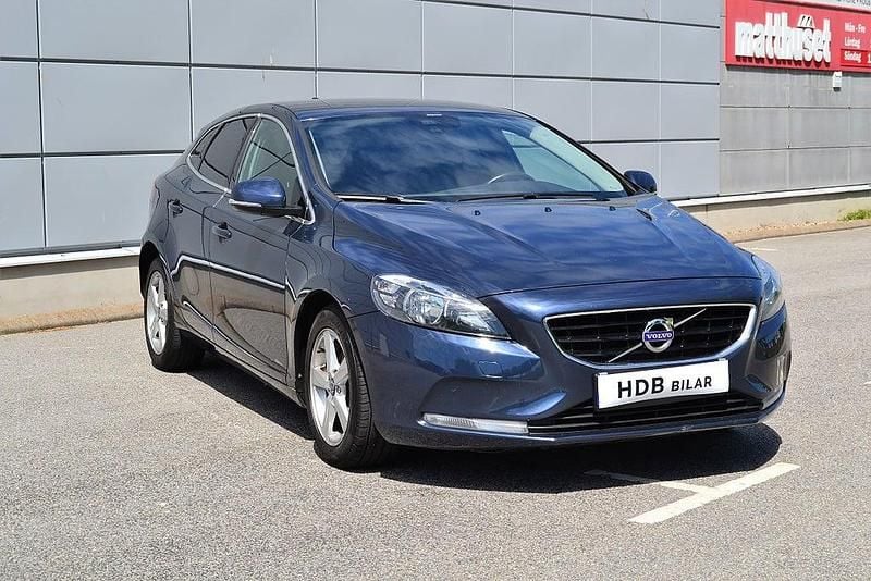 Begagnad Volvo V40 114 HK (83 kW) 2013 Mörkblå Kombi