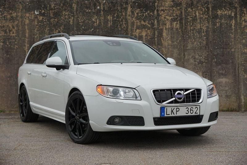 Vit Begagnad 2013 Volvo V70 Kombi | 114 900 kr (Marknadspris) - Bild 1/4