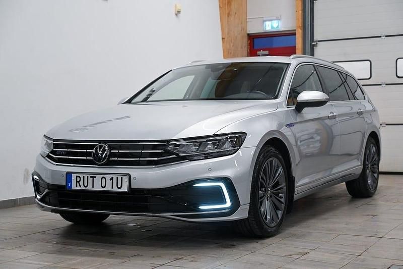 Begagnad VW Passat GTE 218 HK (160 kW) 2020 Silver Kombi