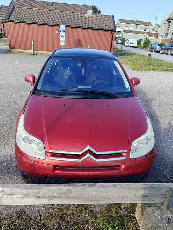 Röd Begagnad 2007 Citroën C4 Halvkombi | 22 000 kr (Bra pris) - Bild 1/4
