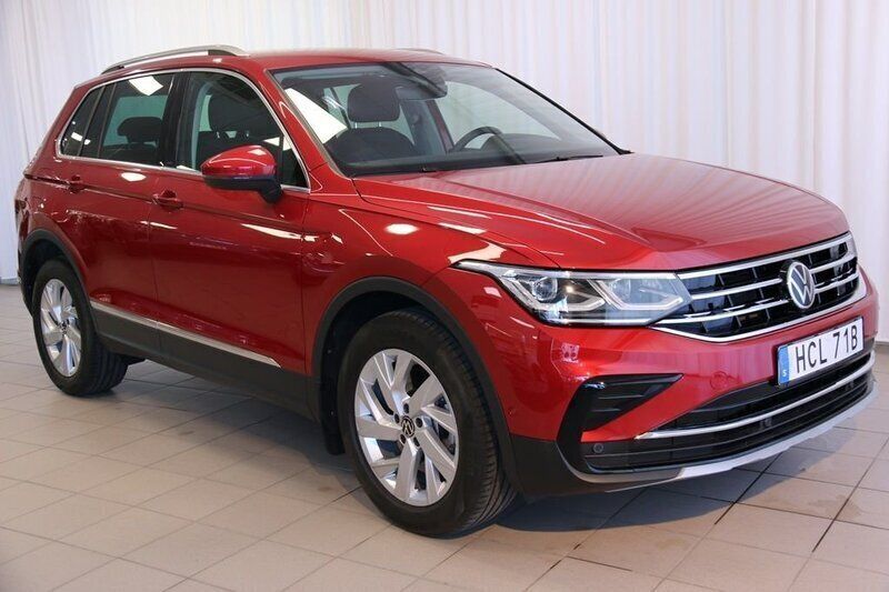 Röd (kings red metallic) Begagnad 2021 VW Tiguan Elegance SUV | 369 000 kr (Marknadspris) - Bild 1/4