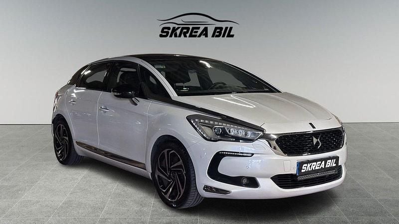 Vit Begagnad 2017 Citroën DS5 Halvkombi | 149 900 kr - Bild 1/4